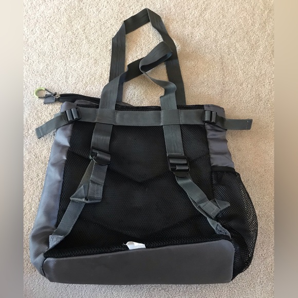 Like new steel gray & black Unisex Columbia diaper bag with changing pad - Picture 3 of 10
